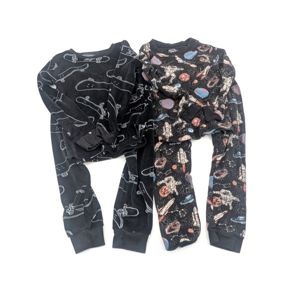 Space Astronaut Skate Board Black Toddler Pajamas Long Sleeve Lot of 2 Size 4 - Picture 1 of 5